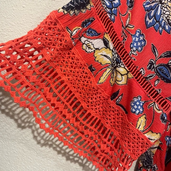 Artisan Crafted Floral Red Women's Top - Picture 3 of 6